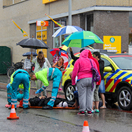Scooterrijdster gewond aanrijding met auto op de Zeggelaan in Terheijden