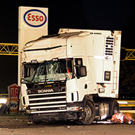 Vrachtwagen veroorzaakt ravage bij tankstation A58