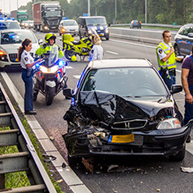 Automobilist gewond bij een ongeluk op de korte invoegstrook op de A27 bij Oosterhout