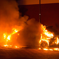 Auto brandt uit aan Van Dubbelmondestraat in Oosterhout