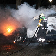 Auto in brand gestoken op de Van Oldeneellaan in Oosterhout