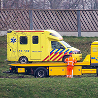 Ambulance strandt tijdens spoedrit op de oprit A27 bij Hooipolder