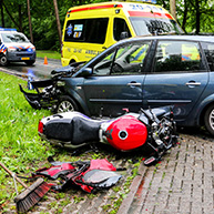 Ravage en gewonde motorrijder bij ongeluk in Rijen