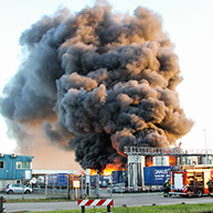 Zeer grote brand bij chemisch bedrijf ELD in Oosterhout