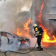 Auto uitgebrand in drukke winkelstraat in Bavel