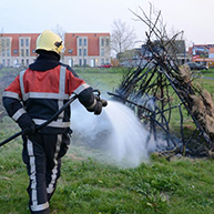 Kinderspeelhut gaat in vlammen op in Dongen